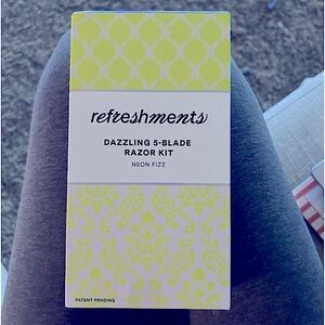 NEW IPSY REFRESHMENTS 5 BLADE KIT RAZOR KIT